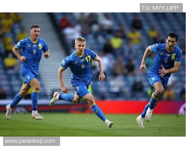 球星卡足球马赛克蓝镭射珍藏版闪耀登场引领收藏热潮