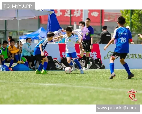 双鱼座最帅足球球星男：浪漫与激情的完美结合展现魅力风采